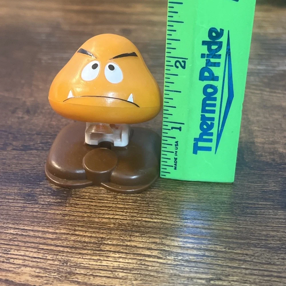 McDonalds 1989 Nintendo Super Mario Bros Mushroom Goomba Jumping Toy Figure TR1